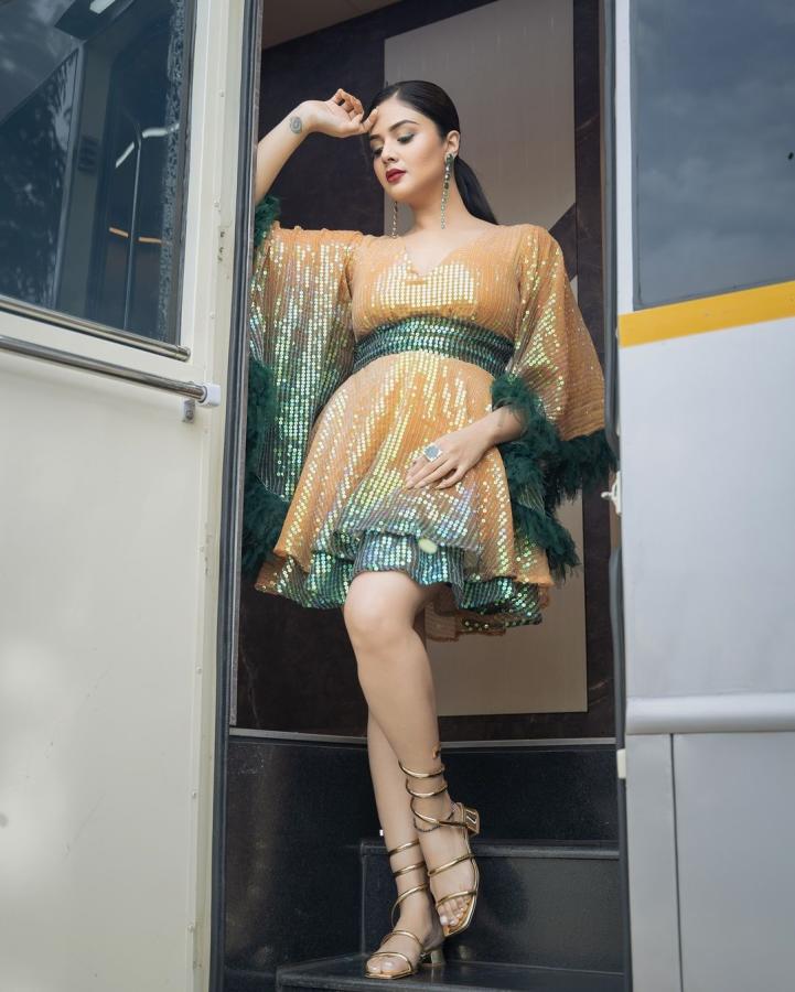 Anchor Sreemukhi Latest Photos Goes Viral7