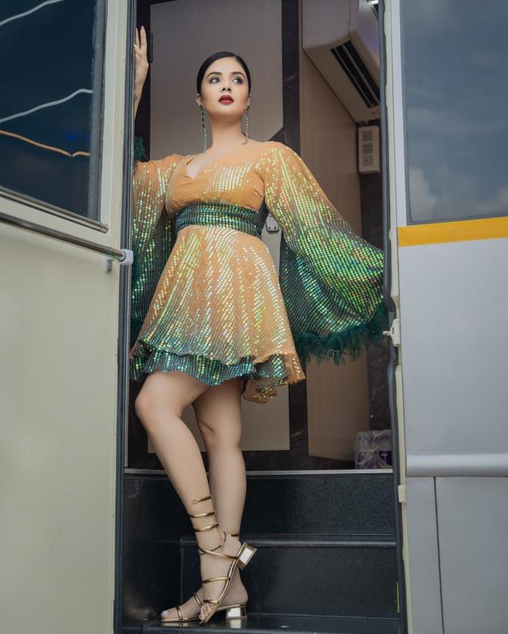 Anchor Sreemukhi Latest Photos Goes Viral9