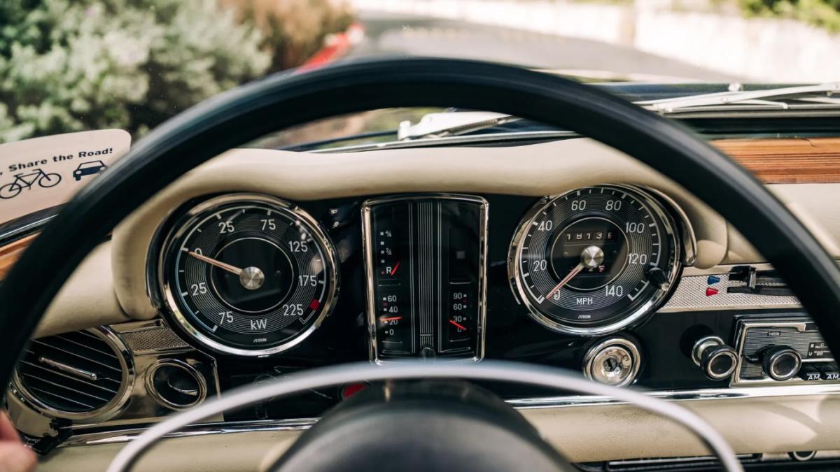 Moment Motors Garage Refurbished Old Cars Into New Ones9