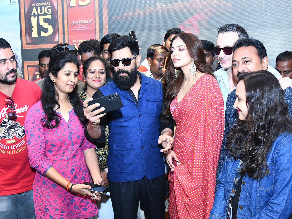 Hero Chiyaan Vikram in Vijayawada Photos1