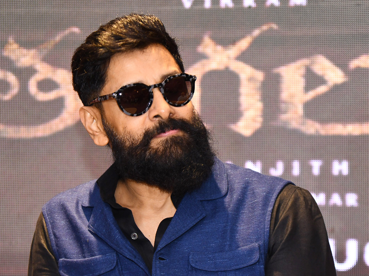 Hero Chiyaan Vikram in Vijayawada Photos8