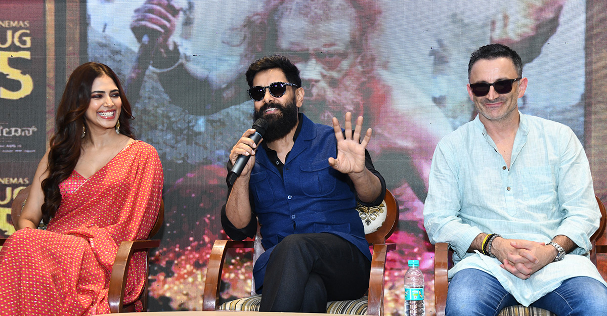 Hero Chiyaan Vikram in Vijayawada Photos13