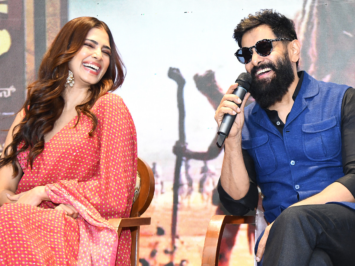 Hero Chiyaan Vikram in Vijayawada Photos7