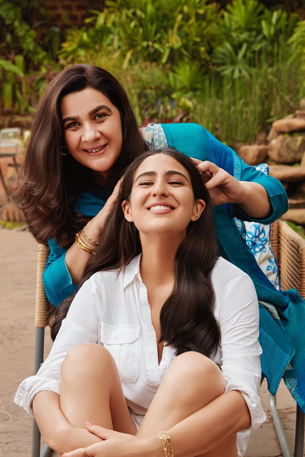Bollywood Beauty Sara Ali Khan Birthday Special Rare Photo Gallery16