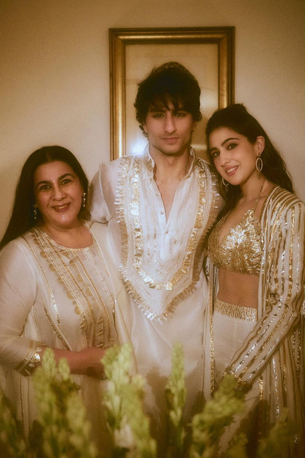 Bollywood Beauty Sara Ali Khan Birthday Special Rare Photo Gallery17