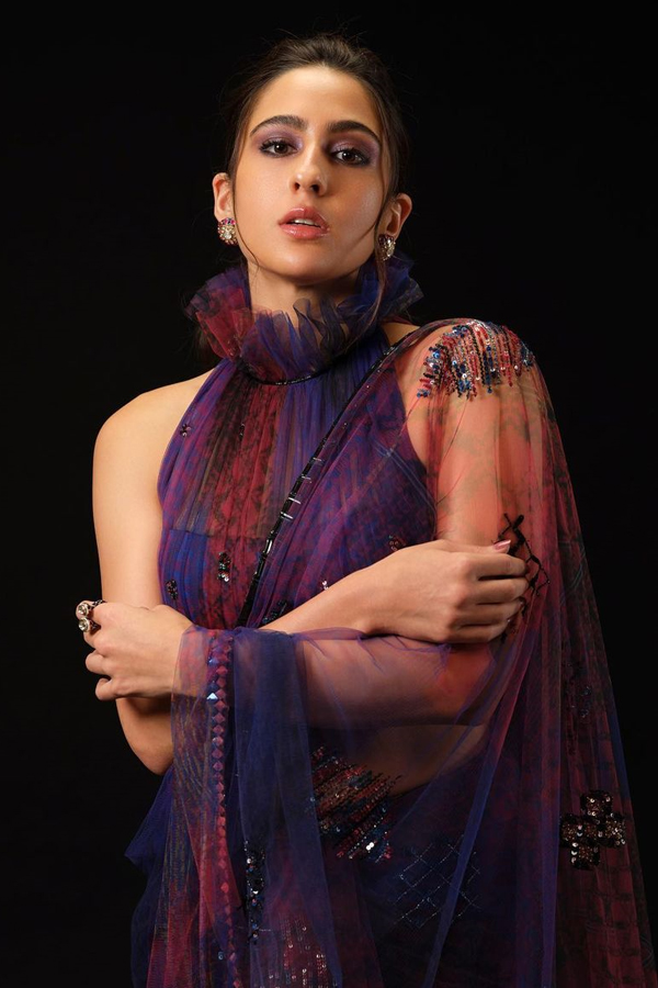 Bollywood Beauty Sara Ali Khan Birthday Special Rare Photo Gallery23