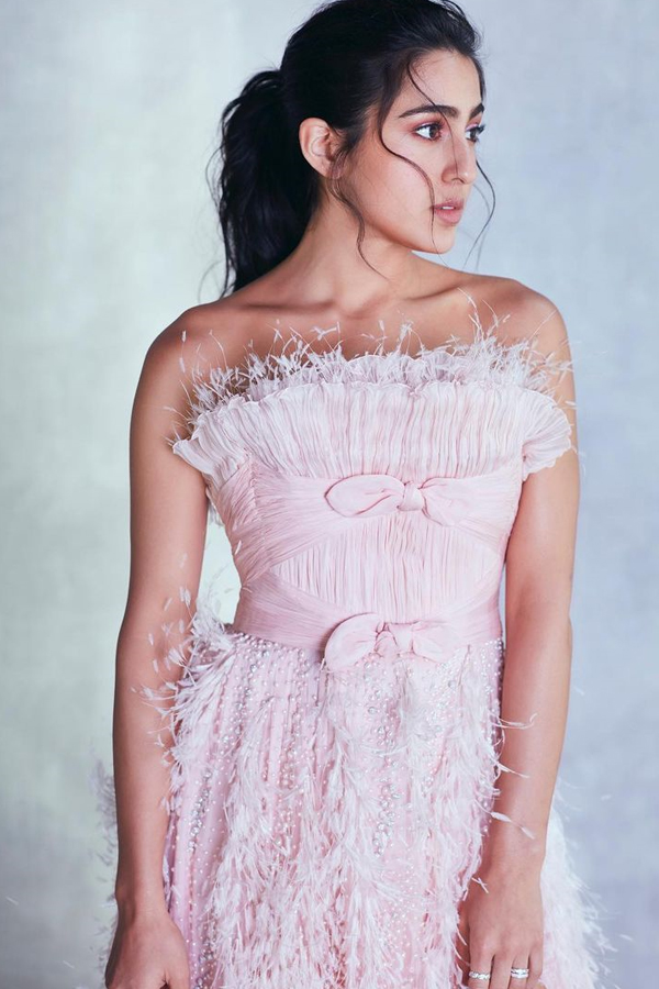 Bollywood Beauty Sara Ali Khan Birthday Special Rare Photo Gallery28