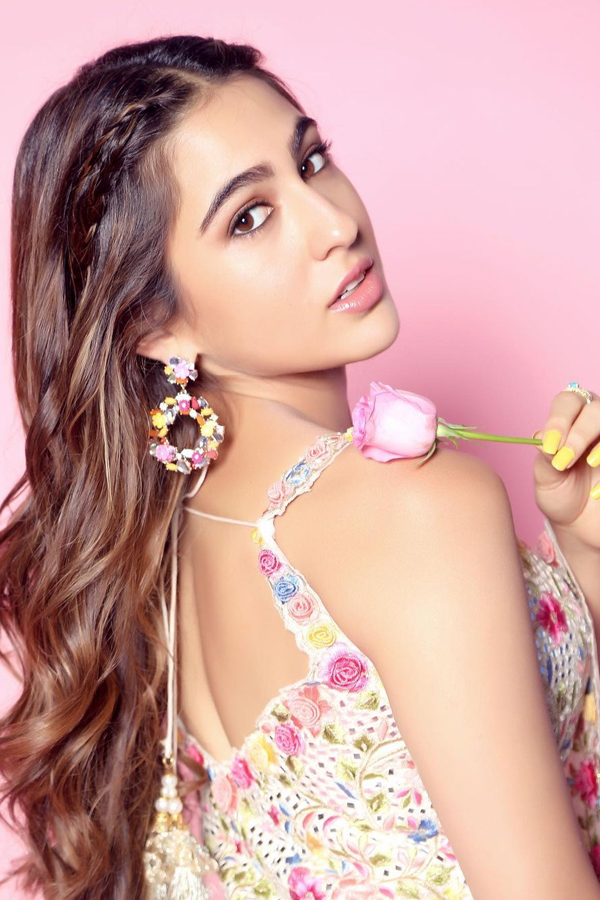 Bollywood Beauty Sara Ali Khan Birthday Special Rare Photo Gallery29