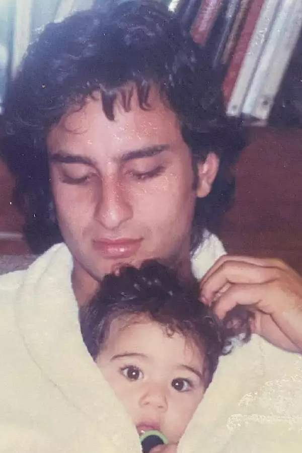 Bollywood Beauty Sara Ali Khan Birthday Special Rare Photo Gallery4