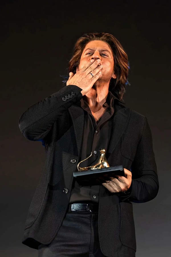 Bollywood Actor Shah Rukh Khan Received 77th Locarno Film Festival Award7