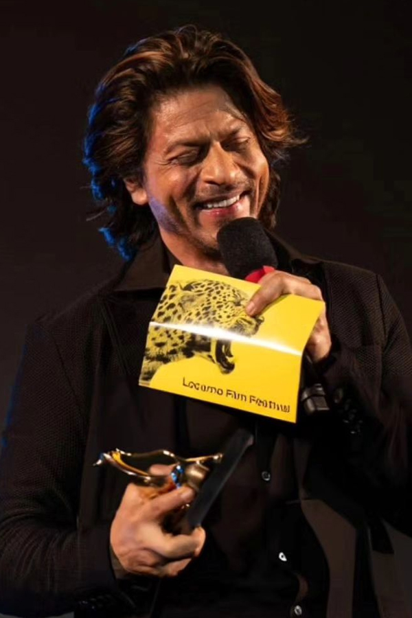 Bollywood Actor Shah Rukh Khan Received 77th Locarno Film Festival Award10