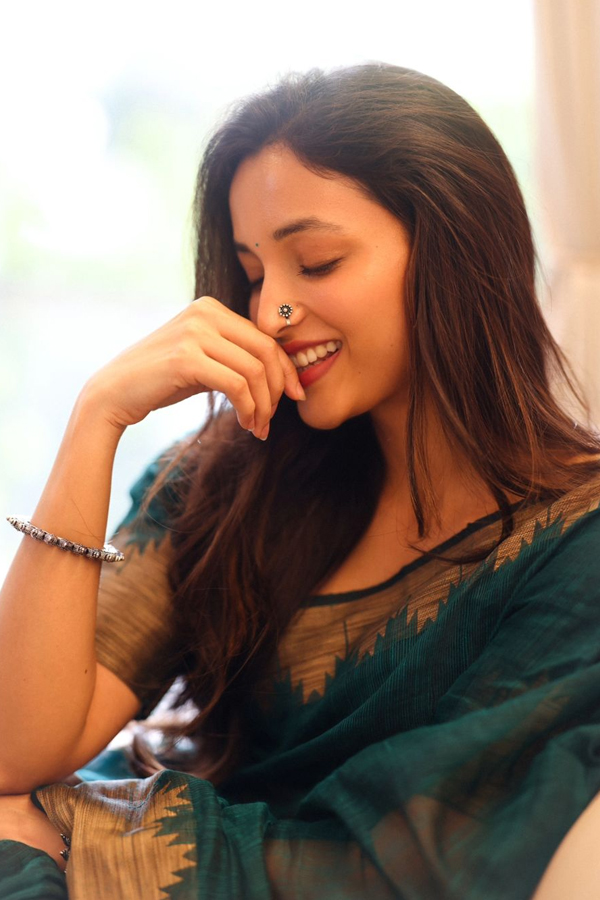 Srinidhi Shetty Latest Pics In Green Saree Goes Viral2