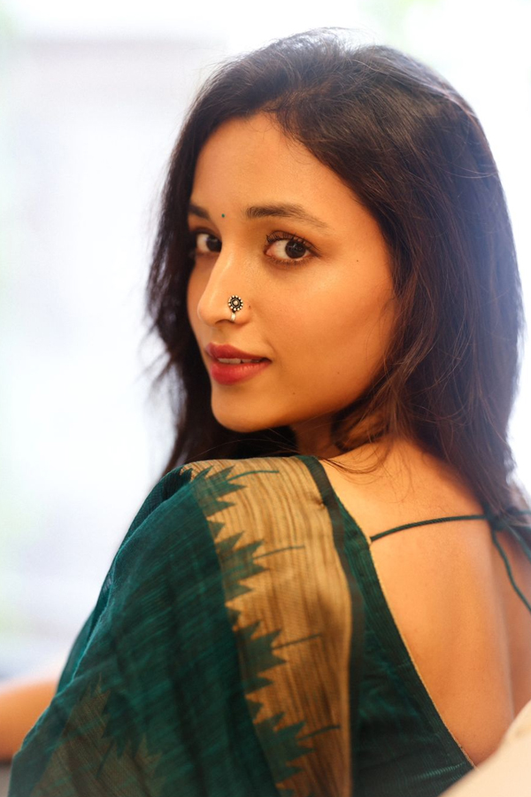 Srinidhi Shetty Latest Pics In Green Saree Goes Viral3