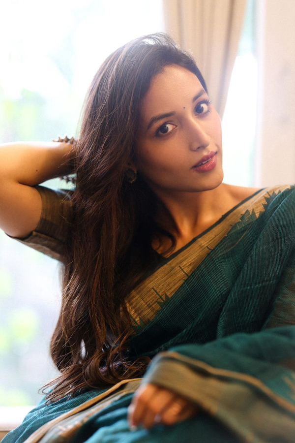 Srinidhi Shetty Latest Pics In Green Saree Goes Viral7