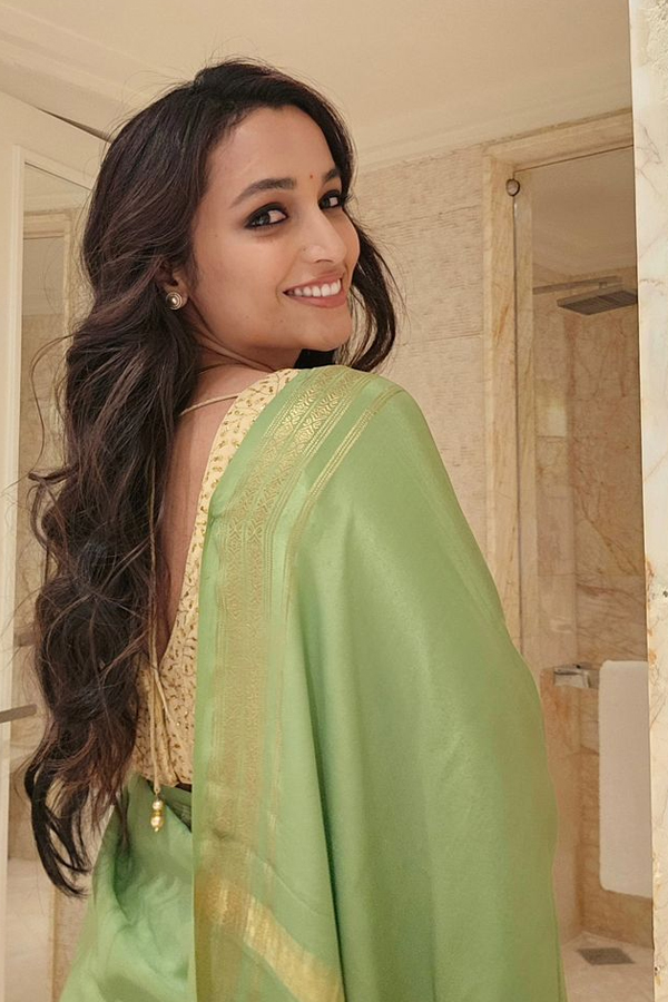 Srinidhi Shetty Latest Pics In Green Saree Goes Viral10