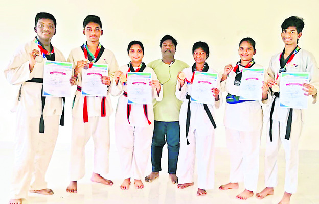 రాష్ట్ర పవర్ లిఫ్టింగ్ కార్యవర్గంలో జిల్లాకు స్థానం1