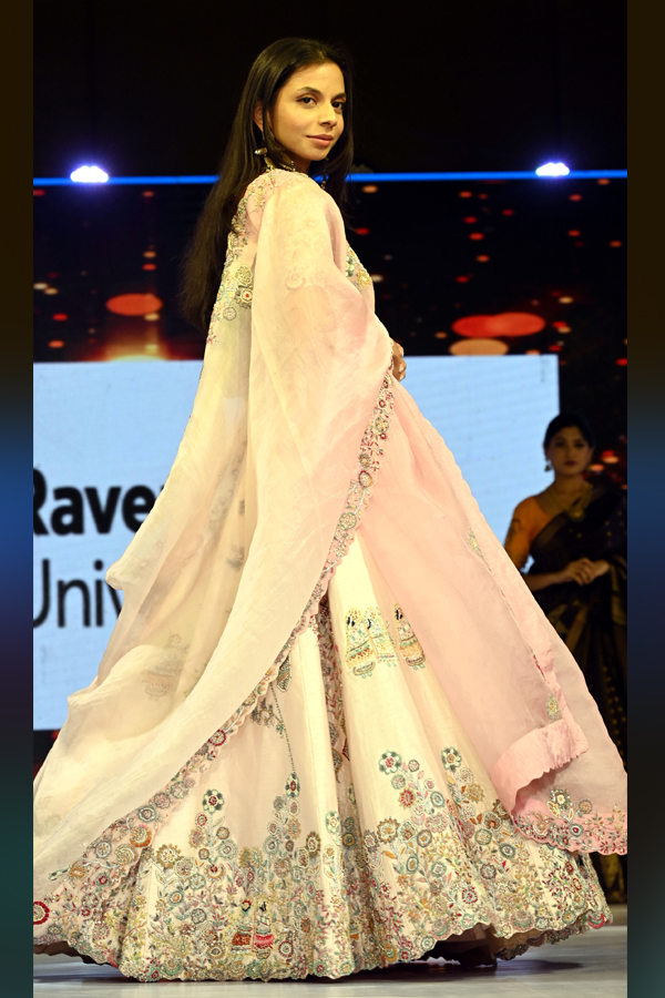 Models Rampwalk In Indi Western Outfits17