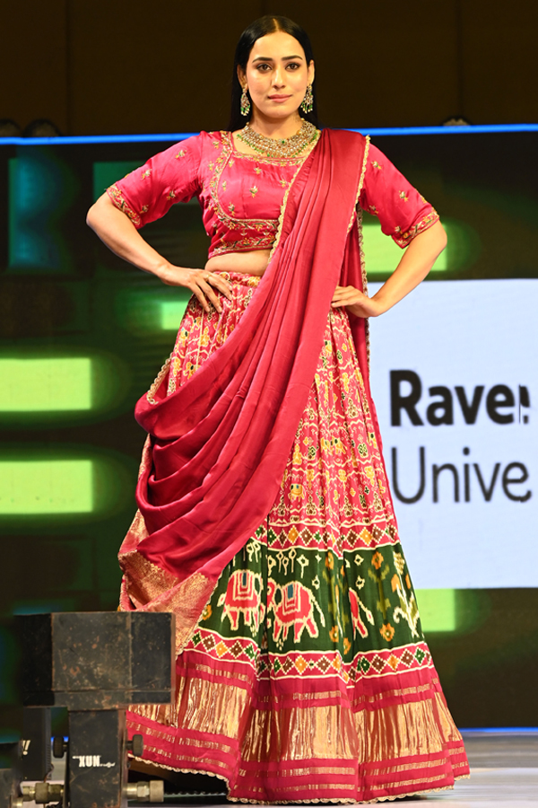 Models Rampwalk In Indi Western Outfits6