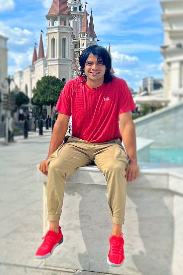 Manu Bhaker Marrying Neeraj Chopra? Photos12