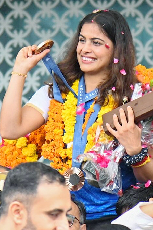 Manu Bhaker Marrying Neeraj Chopra? Photos16