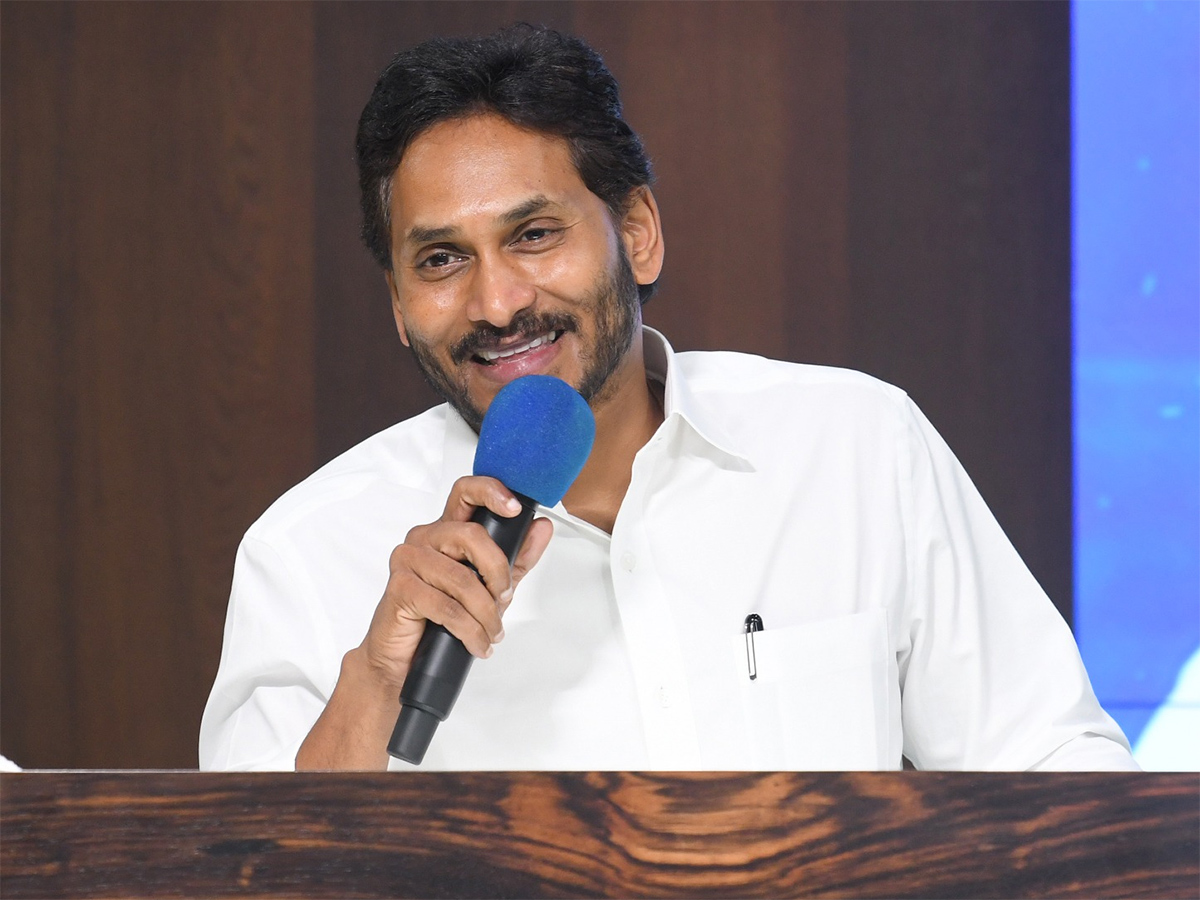 YS Jagan Meets Anakapalle and Madugula YSRCP Leaders 11