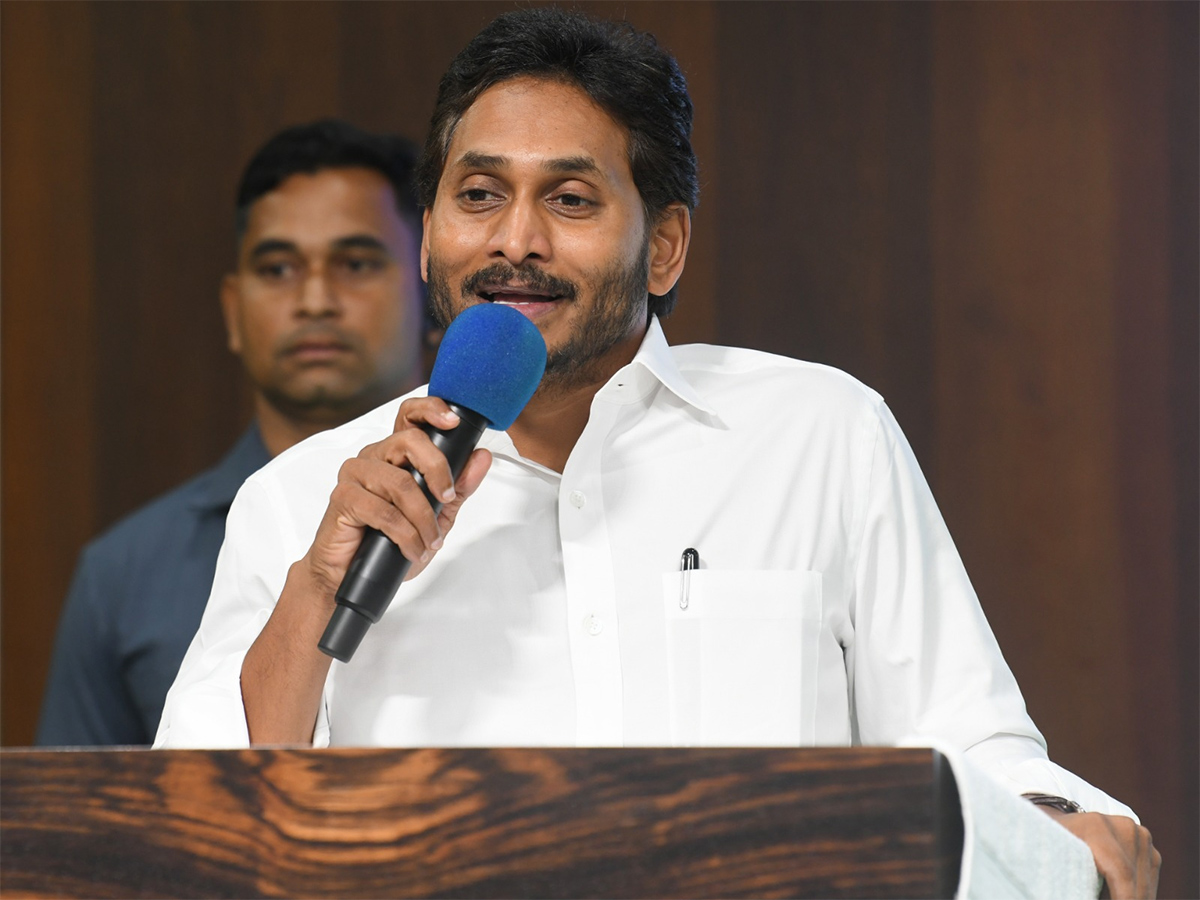 YS Jagan Meets Anakapalle and Madugula YSRCP Leaders 12