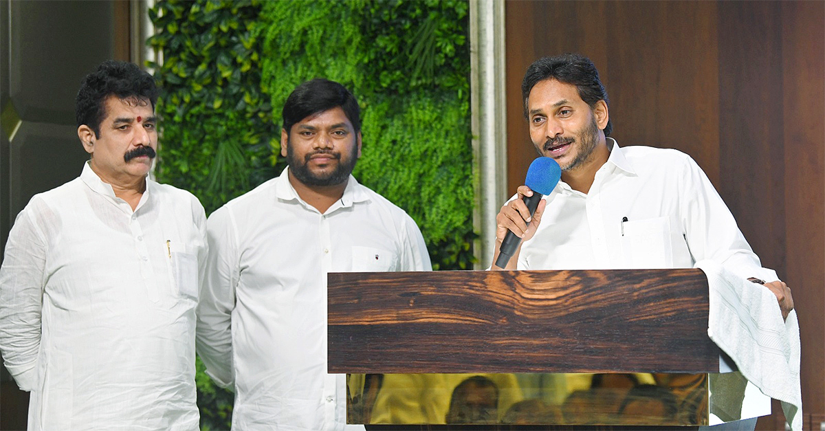 YS Jagan Meets Anakapalle and Madugula YSRCP Leaders 13