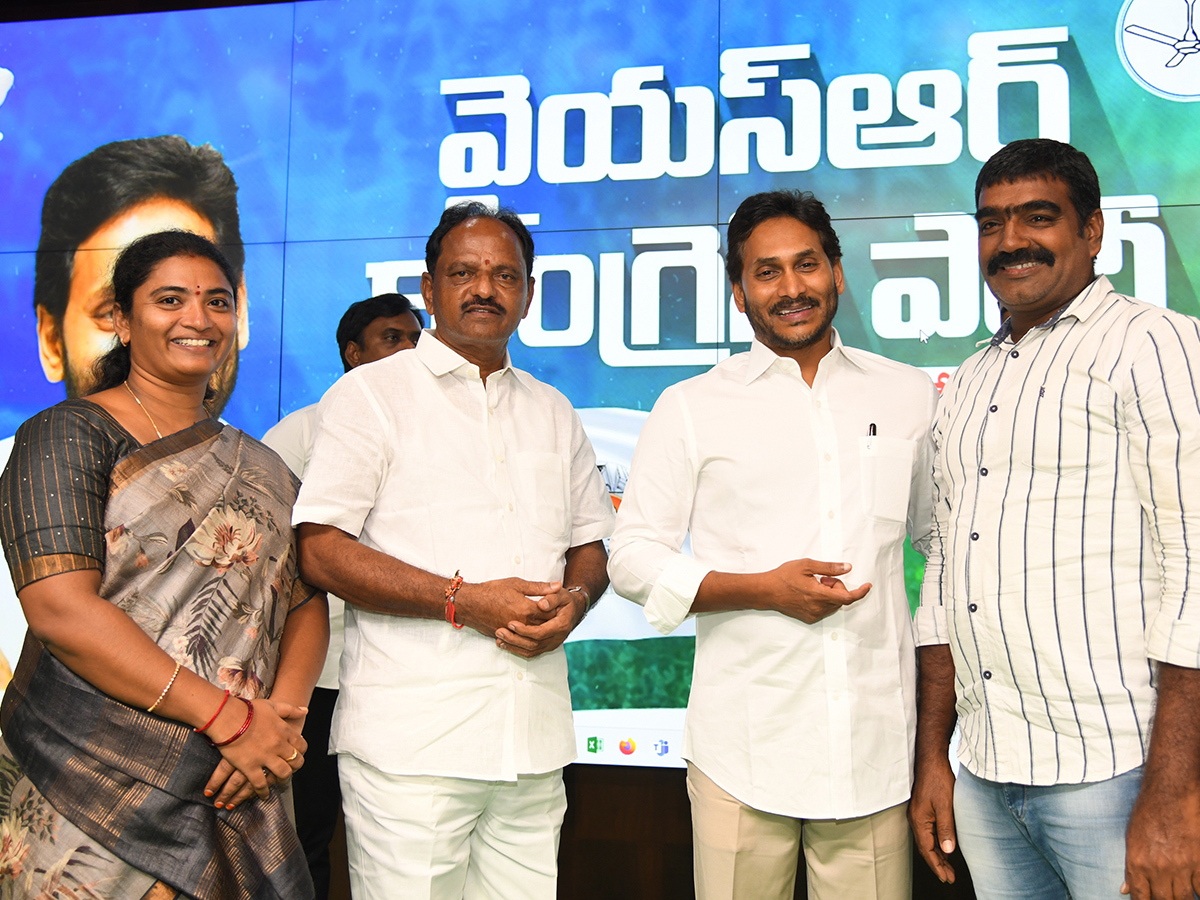 YS Jagan Meets Anakapalle and Madugula YSRCP Leaders 15
