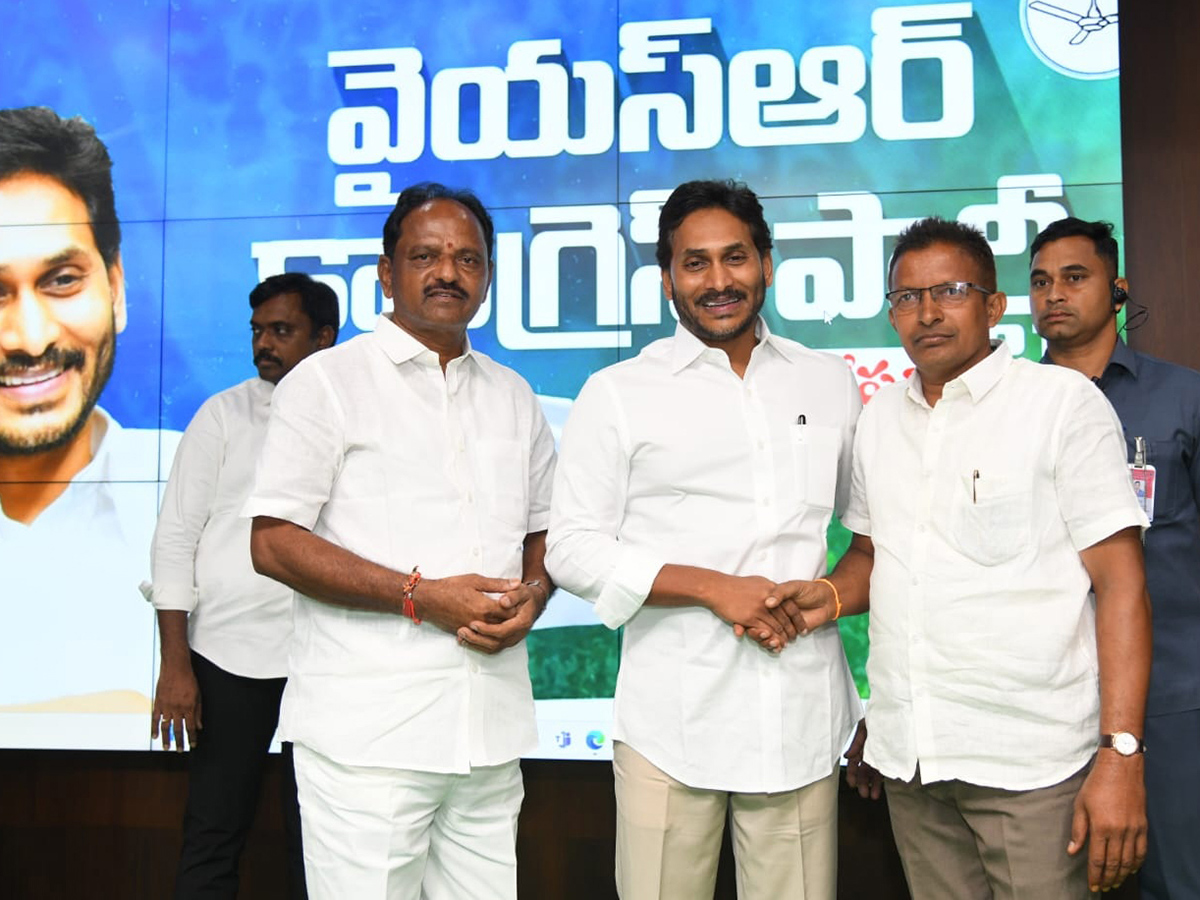 YS Jagan Meets Anakapalle and Madugula YSRCP Leaders 16