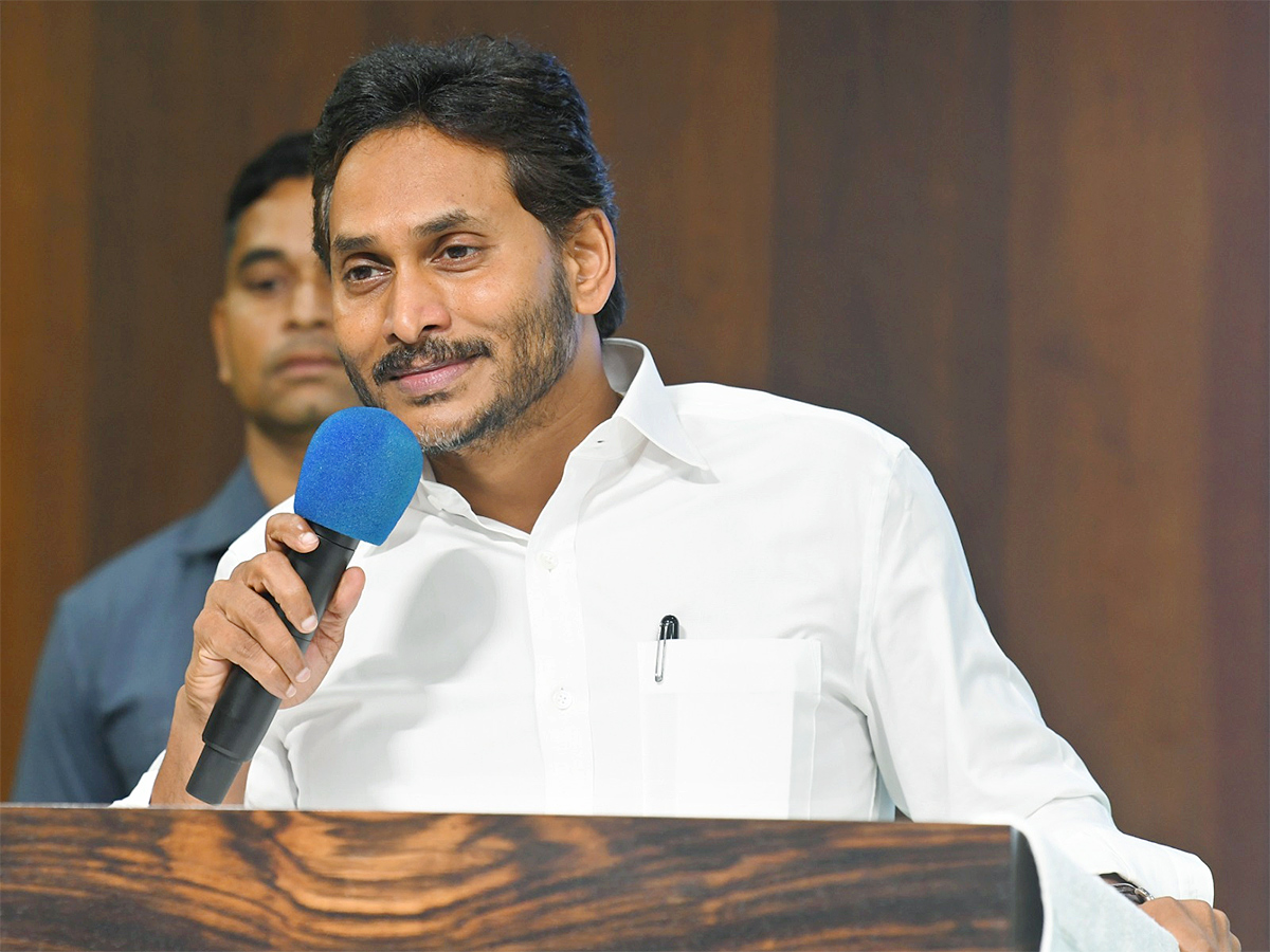 YS Jagan Meets Anakapalle and Madugula YSRCP Leaders 17