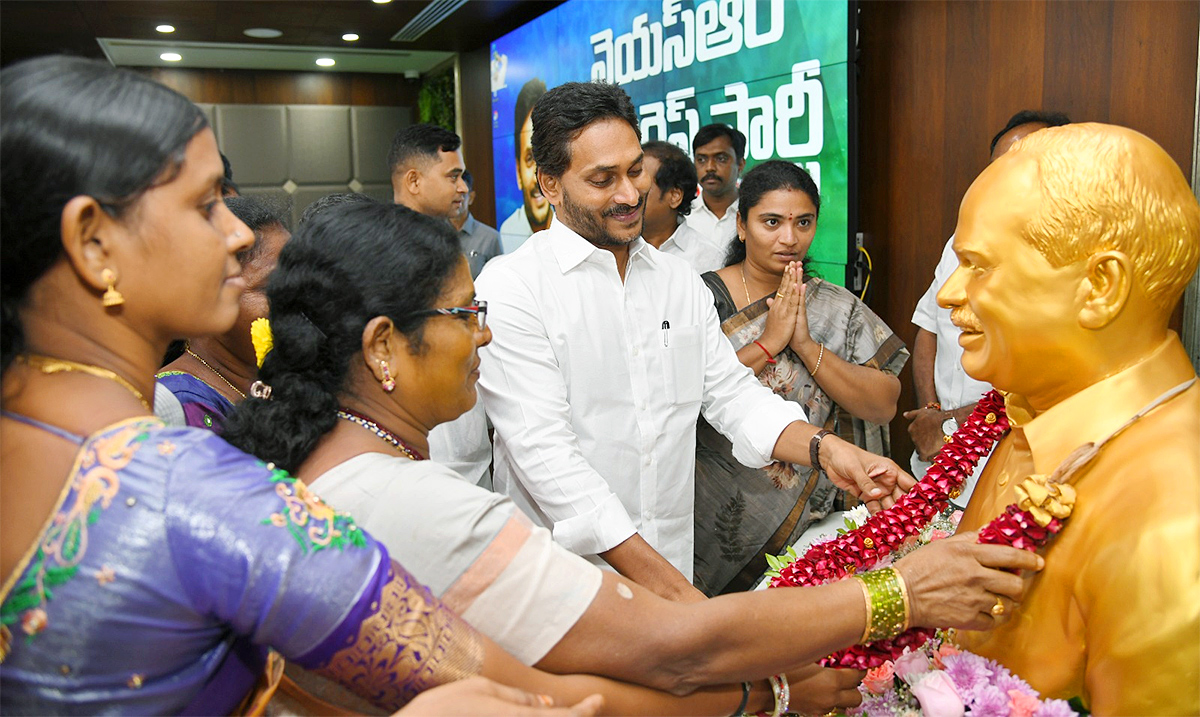 YS Jagan Meets Anakapalle and Madugula YSRCP Leaders 19