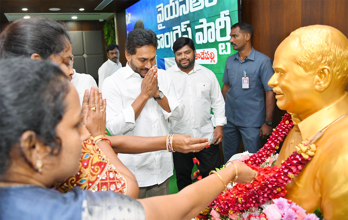 YS Jagan Meets Anakapalle and Madugula YSRCP Leaders 2