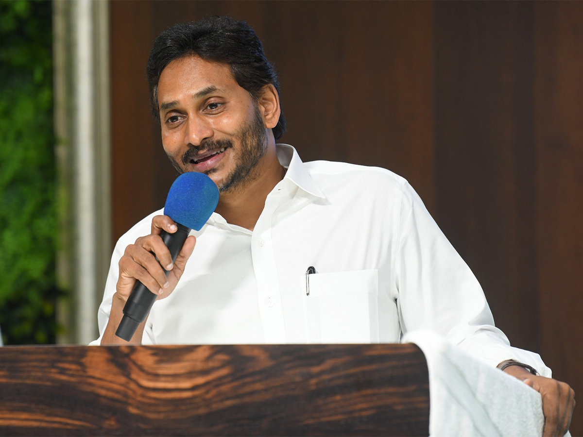 YS Jagan Meets Anakapalle and Madugula YSRCP Leaders 21