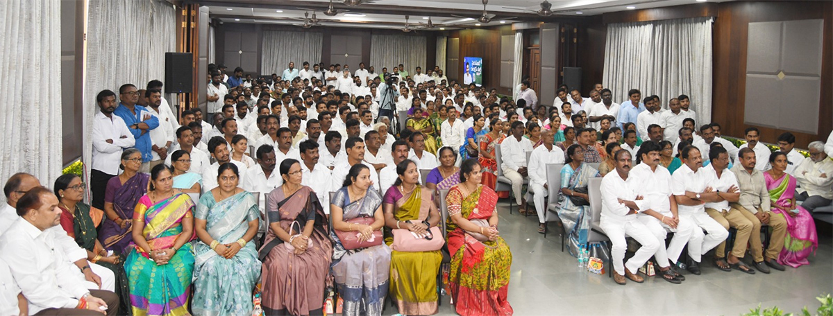 YS Jagan Meets Anakapalle and Madugula YSRCP Leaders 22
