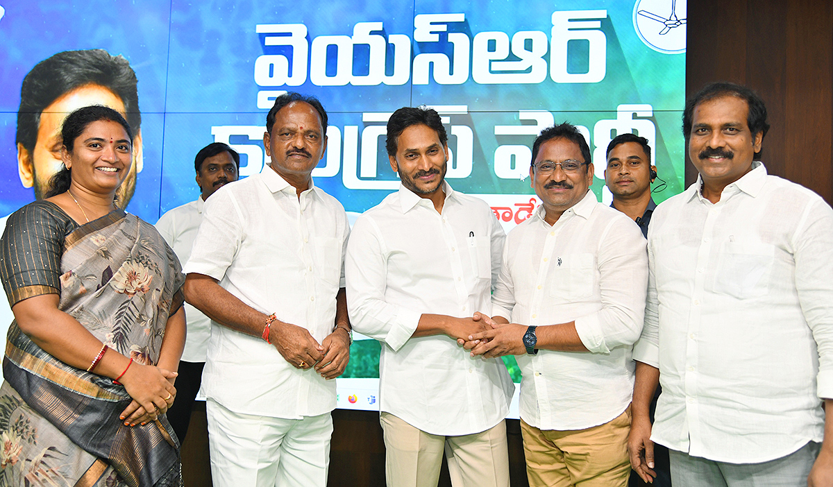 YS Jagan Meets Anakapalle and Madugula YSRCP Leaders 4