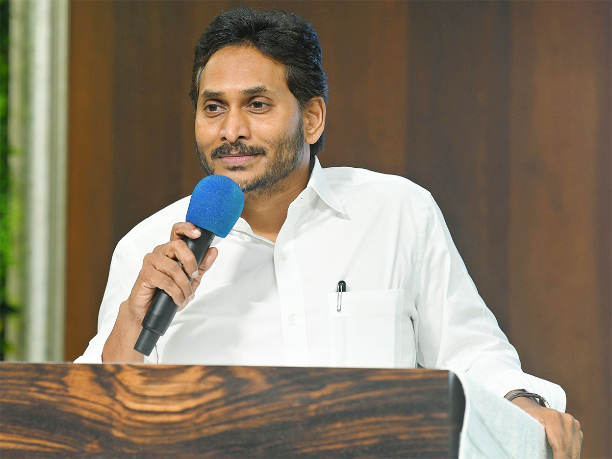 YS Jagan Meets Anakapalle and Madugula YSRCP Leaders 6