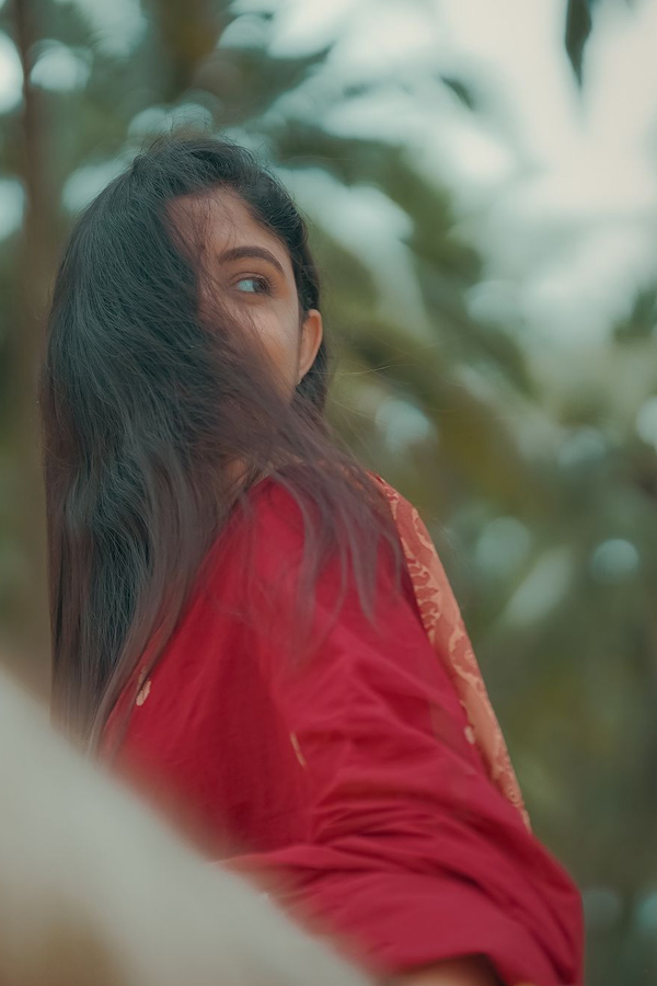 Malayalam Beauty Akhila Bhargavan Beach Side Photos In Red Saree Goes Viral4