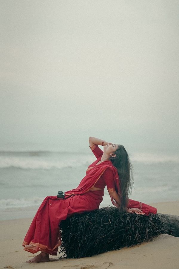 Malayalam Beauty Akhila Bhargavan Beach Side Photos In Red Saree Goes Viral8