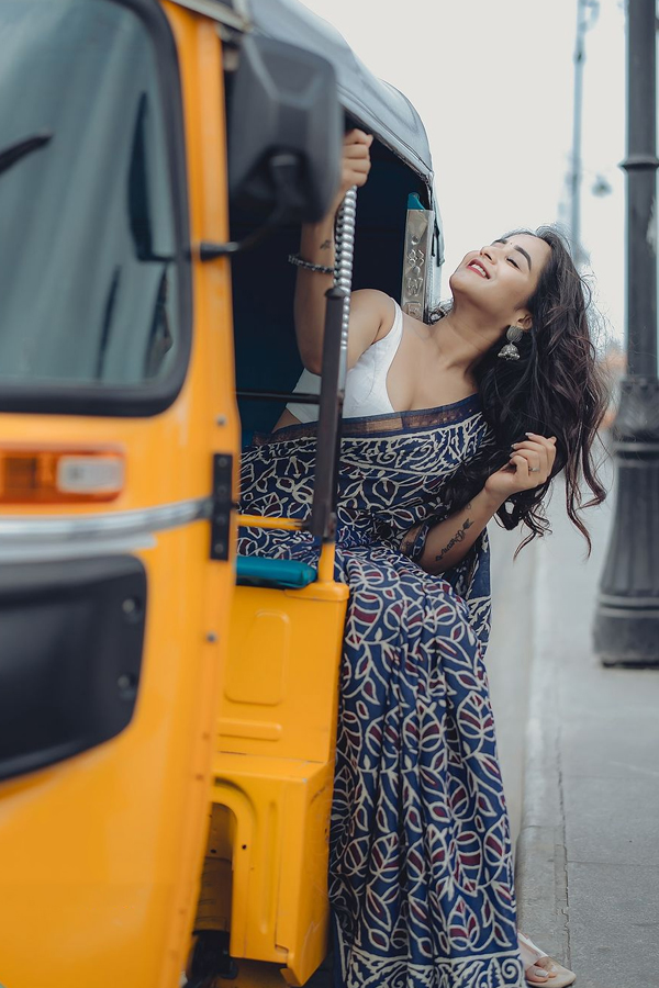 YouTuber Deepthi Sunaina Stunning Photos In Blue Saree11