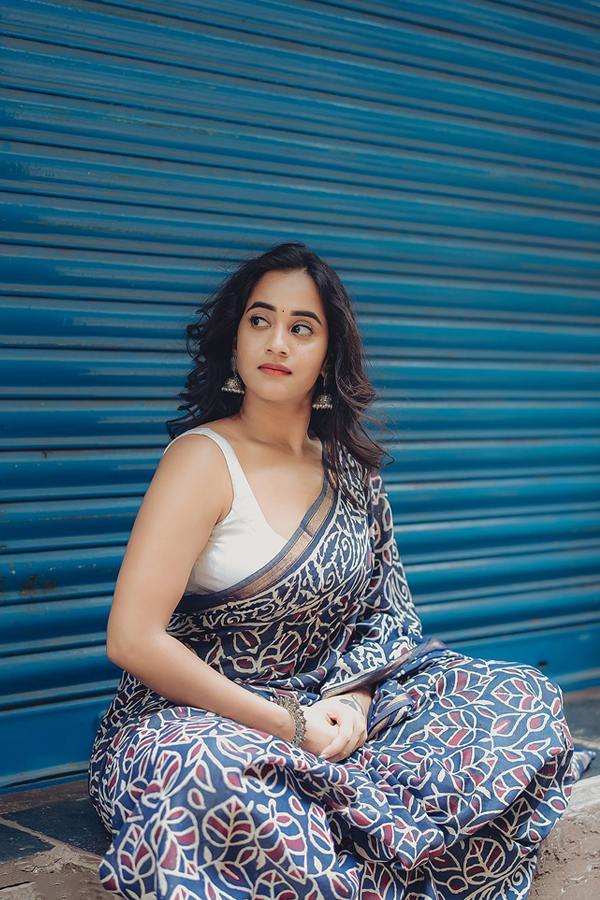 YouTuber Deepthi Sunaina Stunning Photos In Blue Saree15