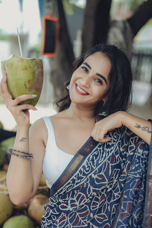YouTuber Deepthi Sunaina Stunning Photos In Blue Saree16