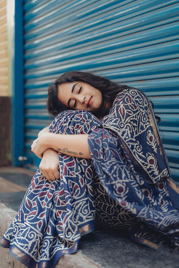 YouTuber Deepthi Sunaina Stunning Photos In Blue Saree17