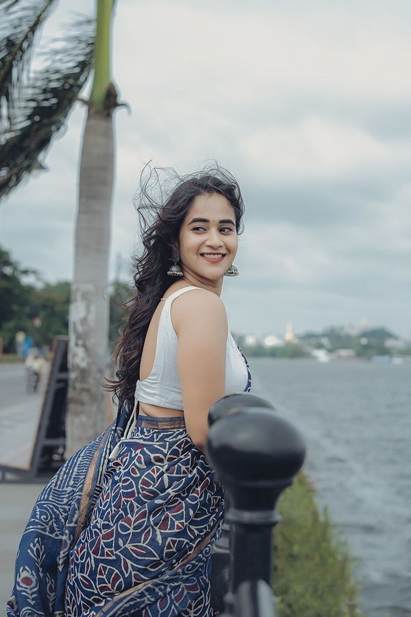 YouTuber Deepthi Sunaina Stunning Photos In Blue Saree5
