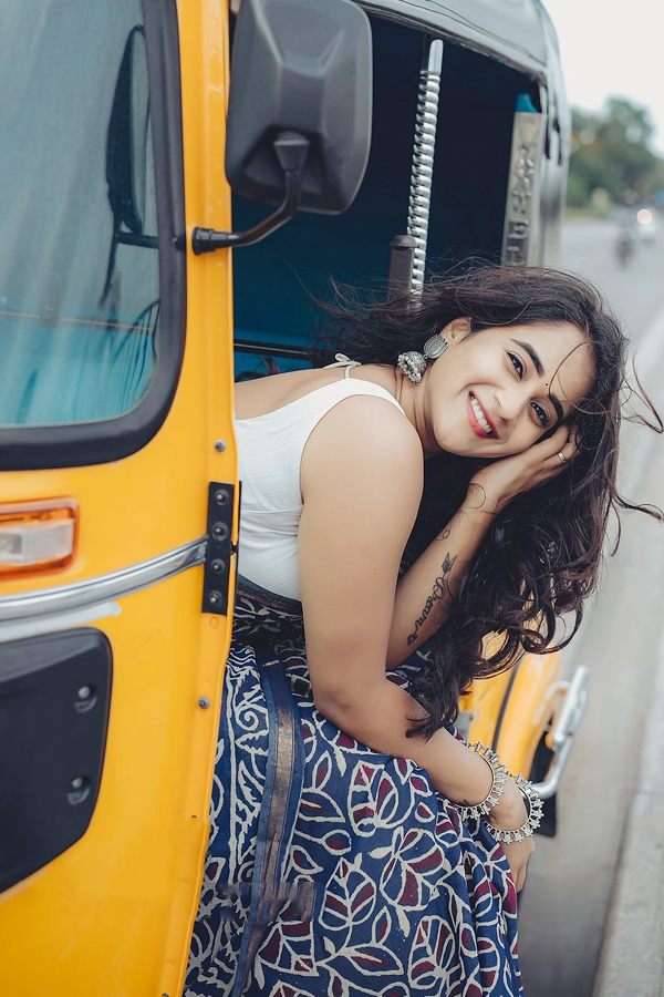 YouTuber Deepthi Sunaina Stunning Photos In Blue Saree6