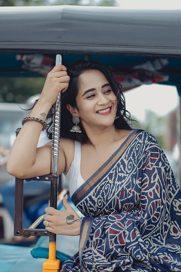 YouTuber Deepthi Sunaina Stunning Photos In Blue Saree9