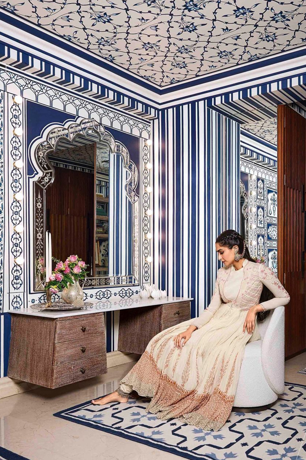 Bollywood Actress Sonam Kapoor Stunning Looks In New House Photos Viral3