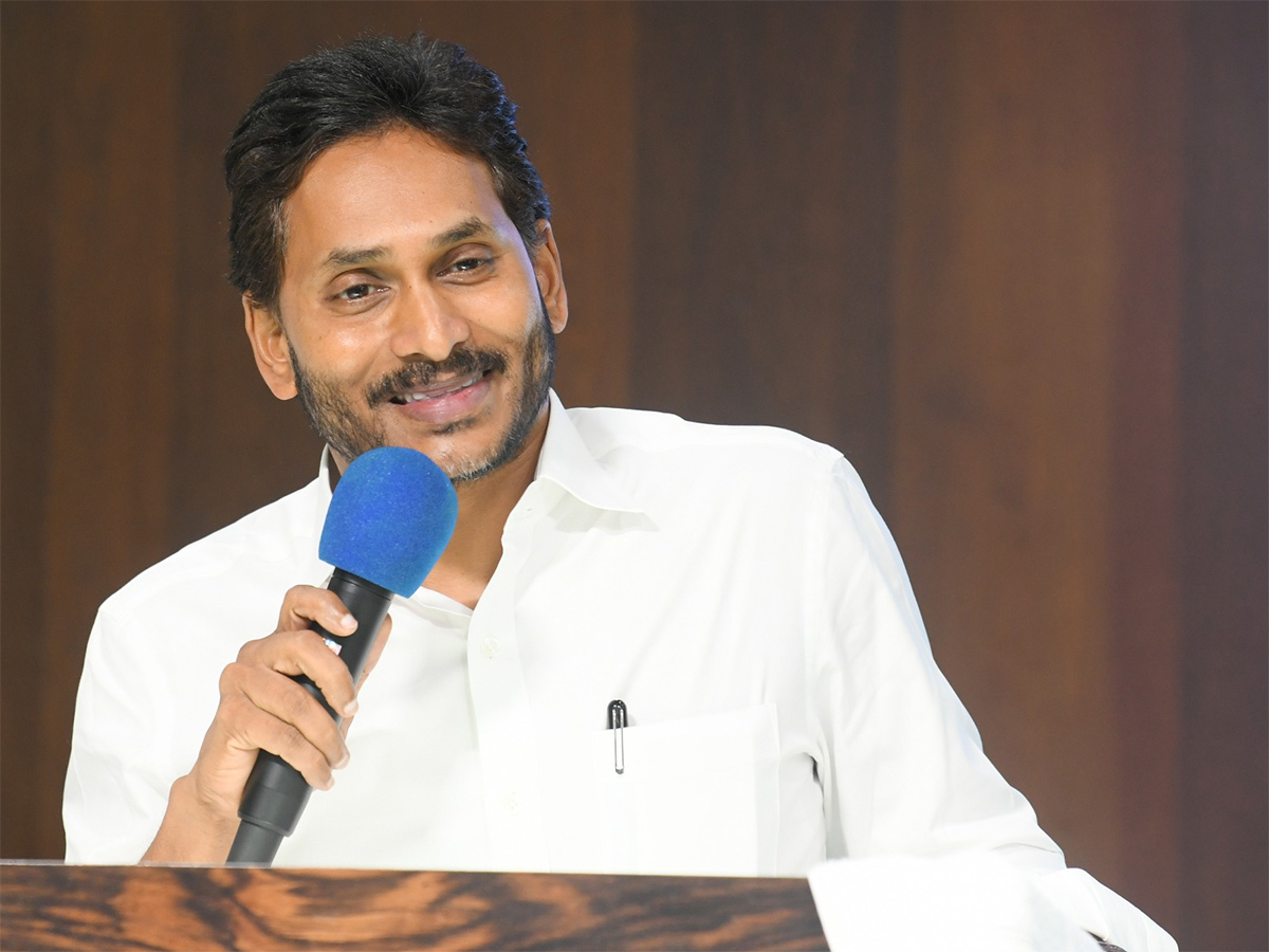 YS Jagan Meets Elamanchili YSRCP Leaders 9