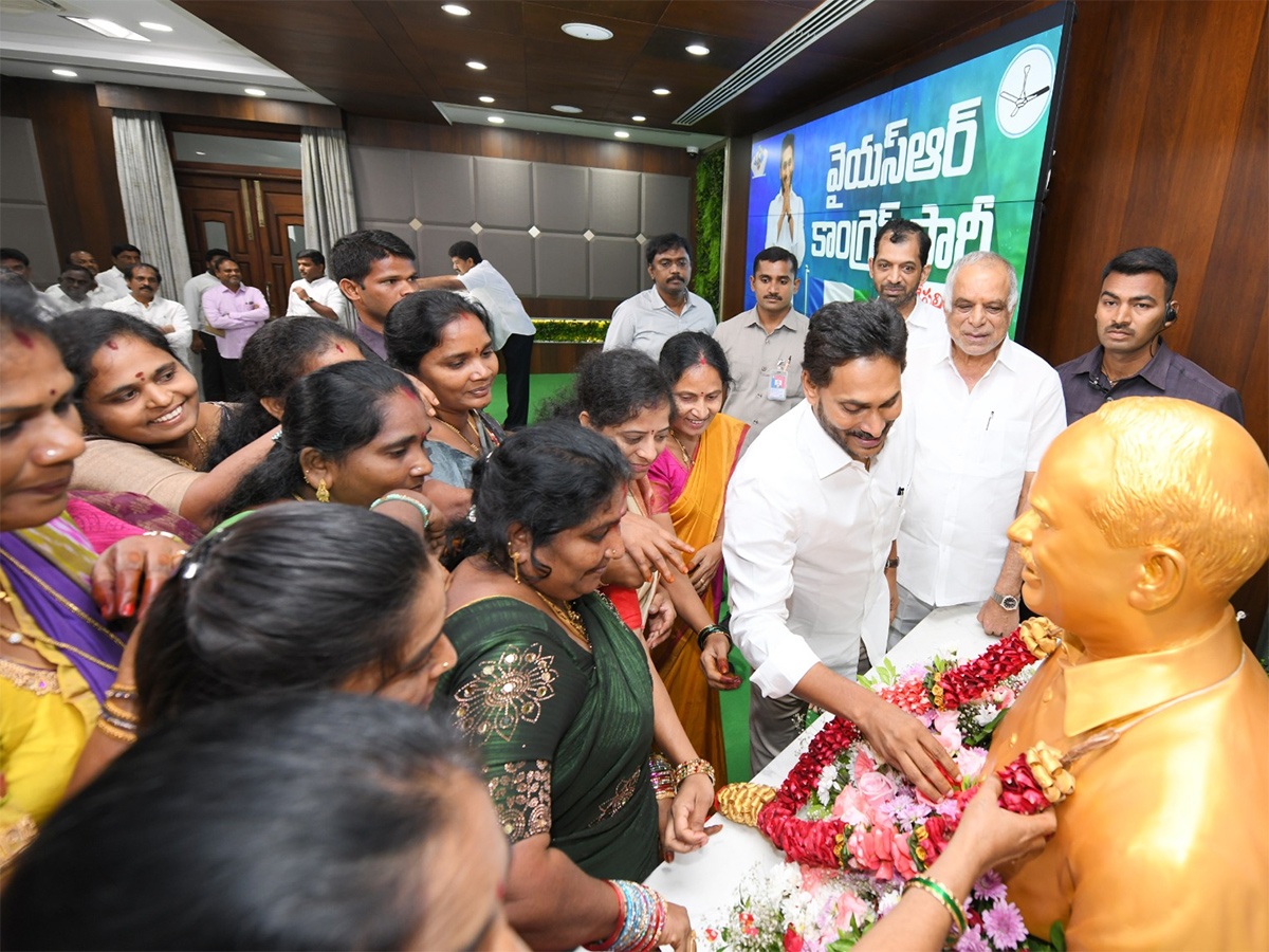 YS Jagan Meets Elamanchili YSRCP Leaders 2