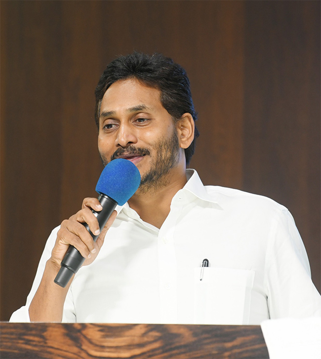 YS Jagan Meets Elamanchili YSRCP Leaders 6