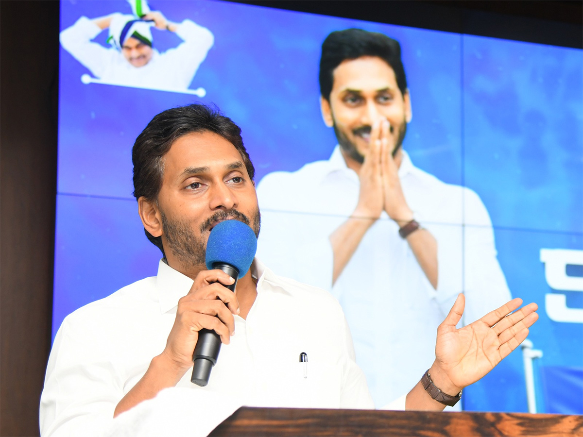 YS Jagan Meets Elamanchili YSRCP Leaders 8